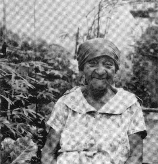 Dona Maria, a mais antiga habitante do Morro de So Bento (Foto: 'Almanaque de Santos-1972')